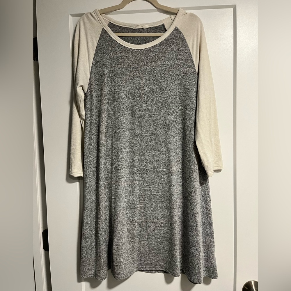 GAP Gray and Cream Raglan Sleeve Dress